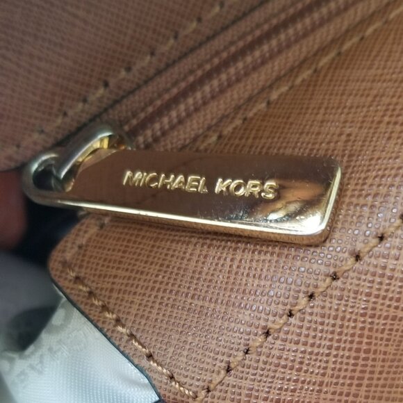 Michael Kors - "Jet Set" Saffiano Leather Shoulder Bag - Picture 6 of 11